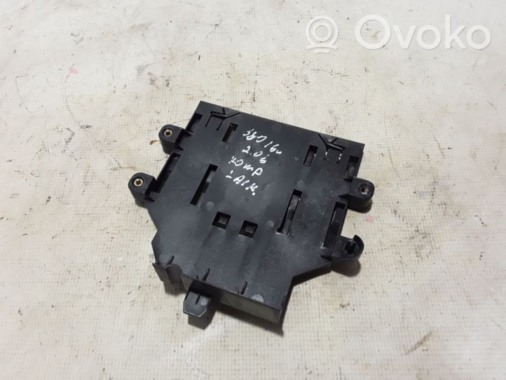 Volvo S60 Altra parte del vano motore 31331597