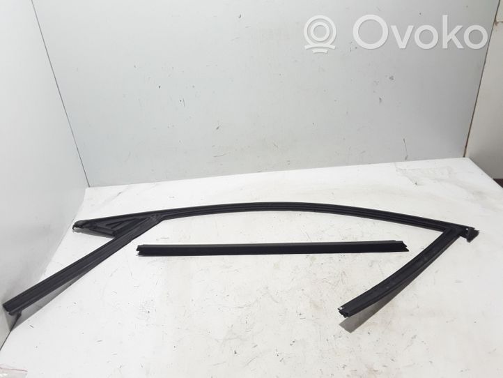 Volvo S60 Etuoven kumitiiviste (kiinni ovessa) 32274404