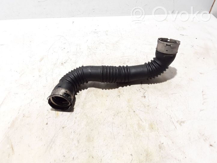 Mercedes-Benz GLA W156 Tube d'admission de tuyau de refroidisseur intermédiaire A2465200101