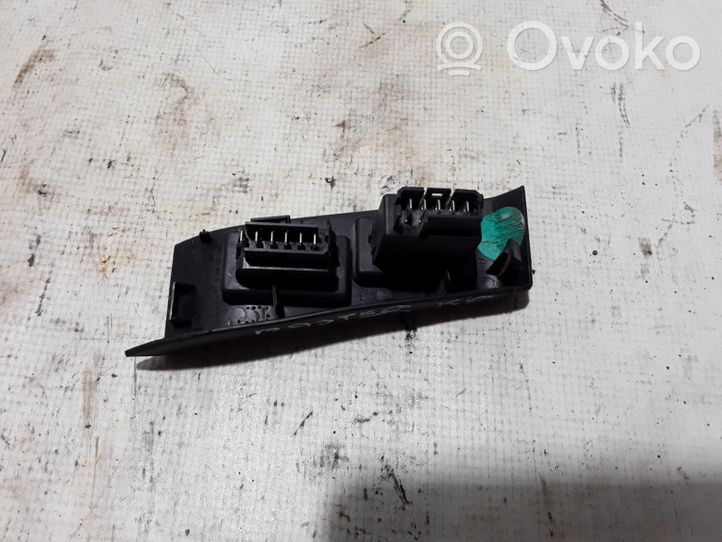 Renault Master II Electric window control switch 8200110319