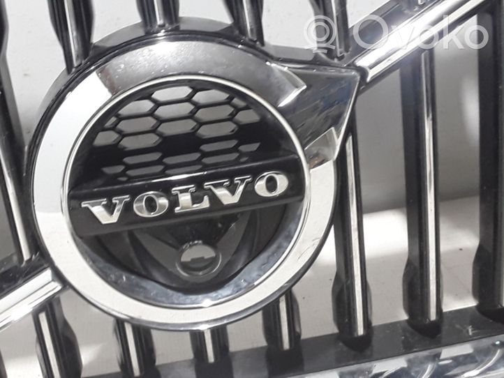 Volvo XC60 Grotelės priekinės 31425535