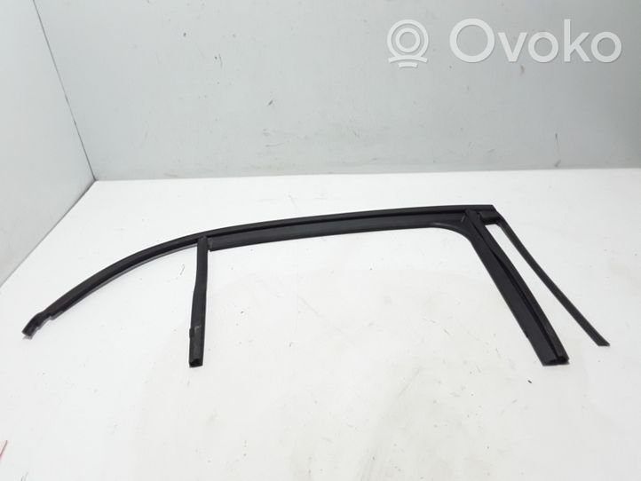 Renault Megane IV Takaoven kumitiiviste 823301405R