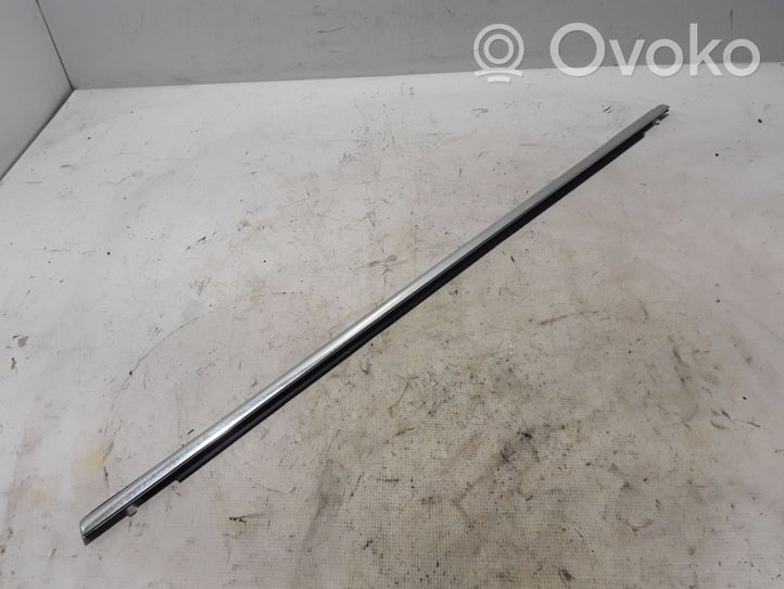 Volvo S90, V90 Takaoven lista (muoto) 31365738