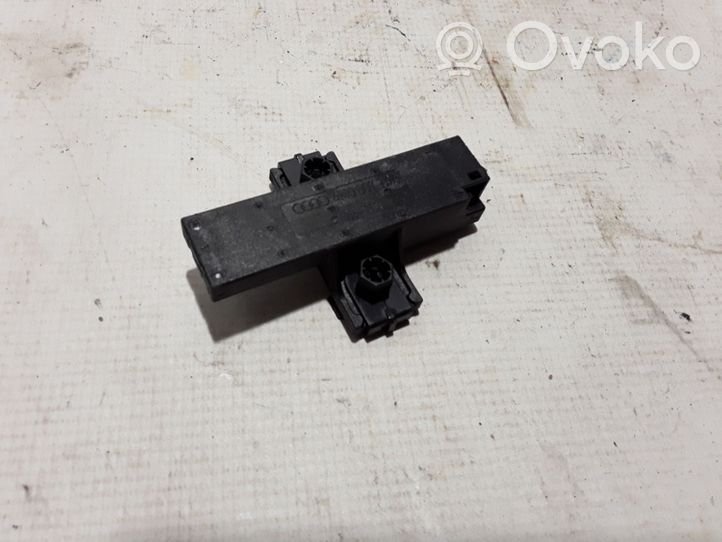 Audi A6 S6 C8 4K GPS-pystyantenni 4M0907247