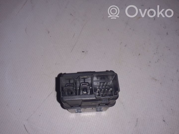 Chrysler Pacifica USB socket connector 68229840AA