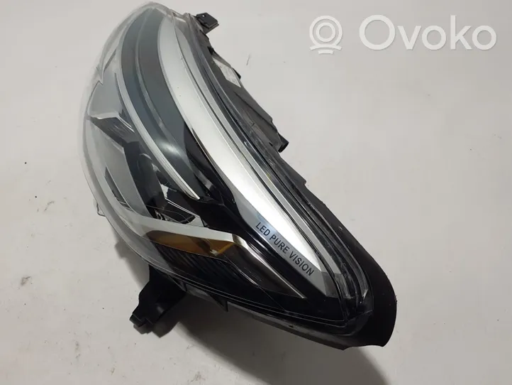 Renault Captur Headlight/headlamp 260606152R