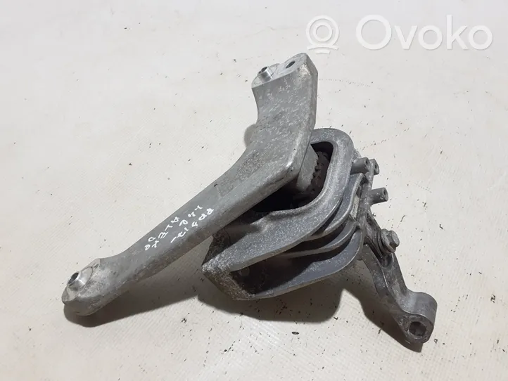 Volkswagen PASSAT B8 Engine mount bracket 5Q0199262S