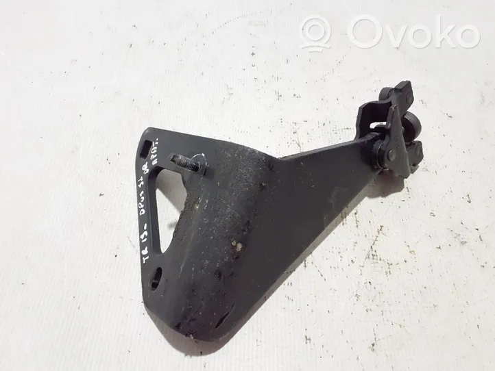 Renault Trafic III (X82) Guida/cerniera inferiore del rullo del portellone scorrevole 745965439R