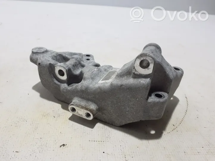 Volvo XC60 Generator/alternator bracket 31670108