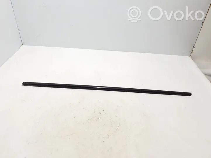 31457000 Volvo XC40 Front door glass trim molding, 50.40 € | RRR 