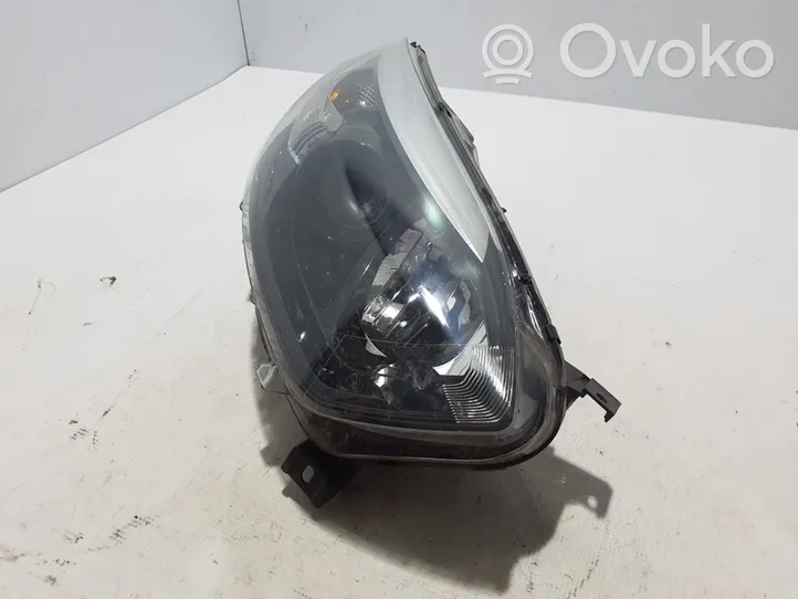 Renault Captur Lampa przednia 260105066R