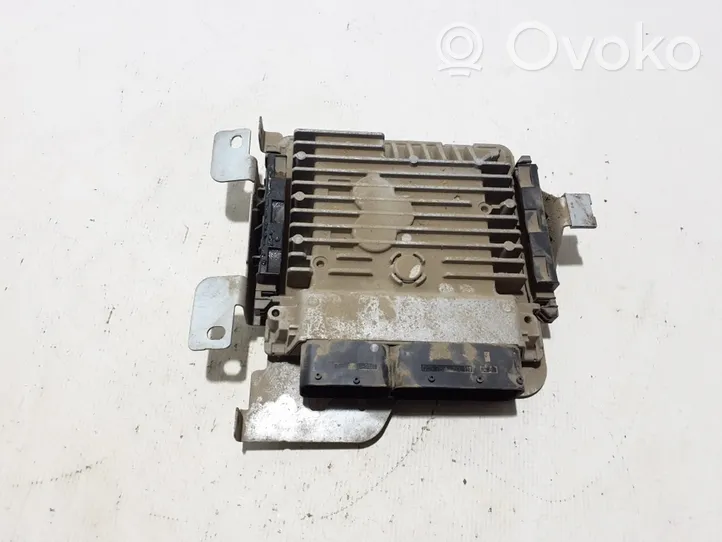 Volkswagen Caddy Calculateur moteur ECU 03L906023FK