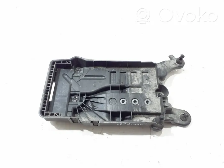 Skoda Kamiq Staffa di montaggio della batteria 2Q0915331