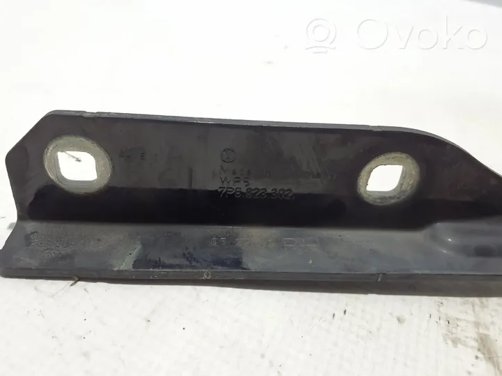 Volkswagen Touareg II Engine bonnet/hood hinges 7P6823302