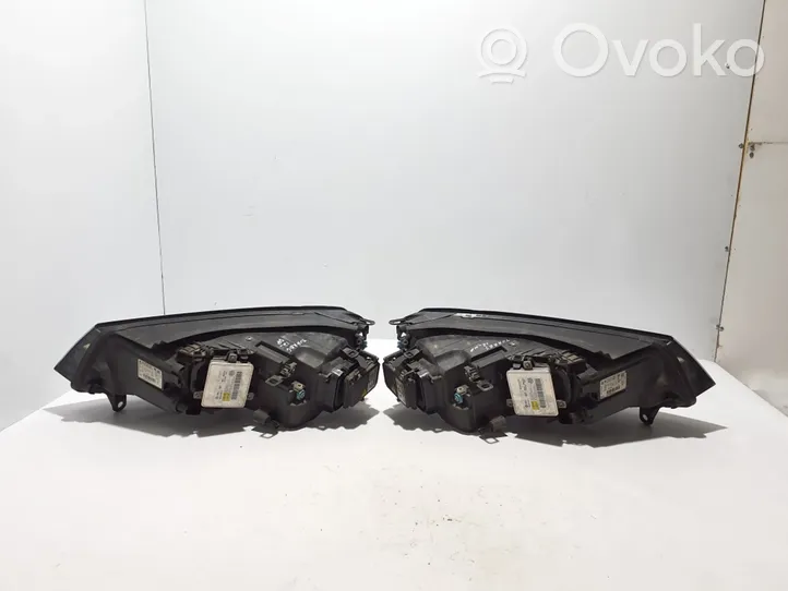 Volkswagen Touareg II Headlight/headlamp 