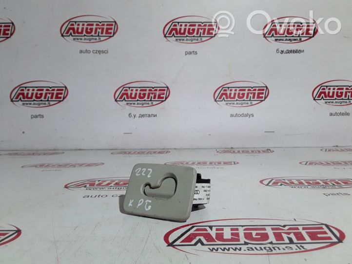 Audi A4 S4 B8 8K Supporto di fissaggio della rete portaoggetti 8K9861736A