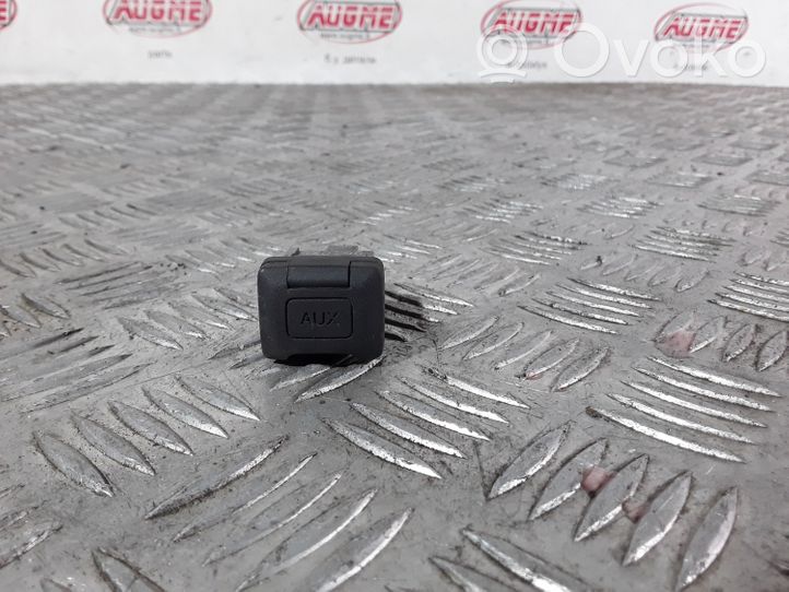 Honda CR-V AUX in-socket connector M34736