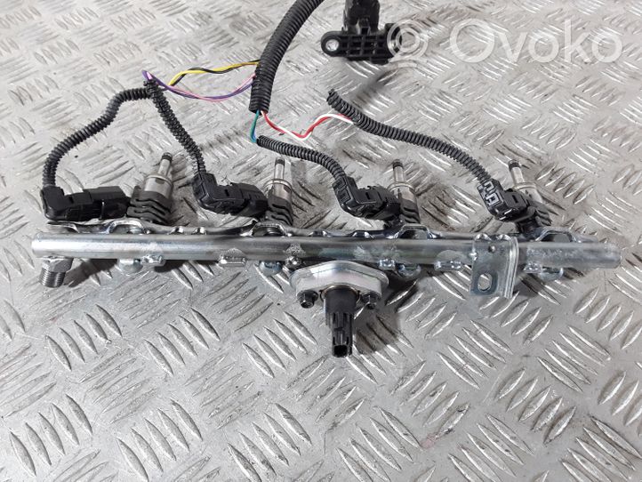 Toyota RAV 4 (XA50) Kraftstoffverteiler Einspritzleiste Verteilerrohr 8212612010B