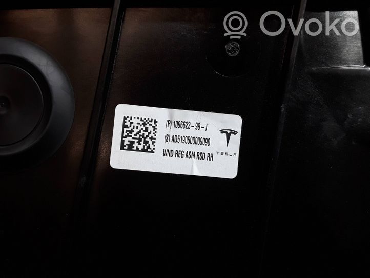 Tesla Model 3 Drzwi tylne 109662399J