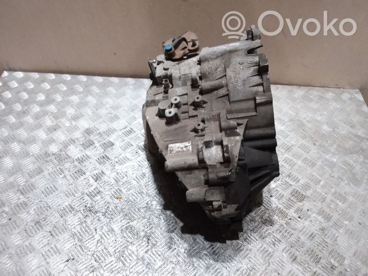 Volvo V70 Mechaninė 5 pavarų dėžė 9482405