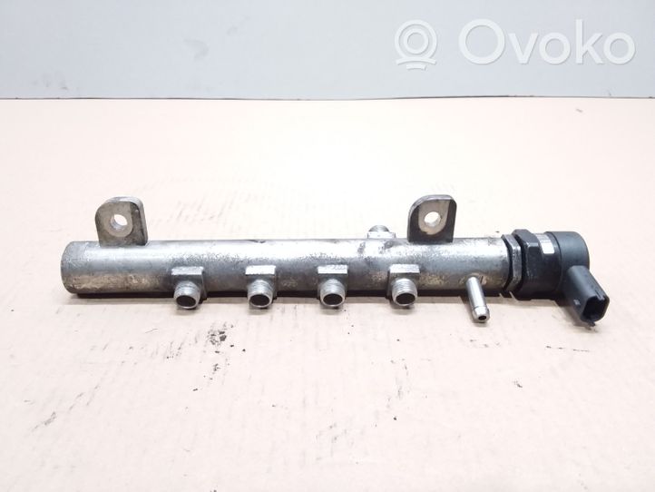 Saab 9-3 Ver2 Régulateur de pression de carburant 0445214117