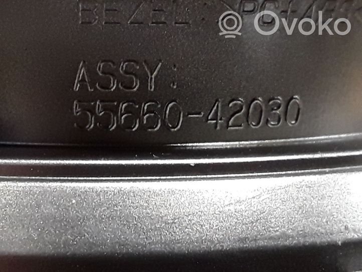 Toyota RAV 4 (XA40) Kojelaudan sivutuuletussuuttimen kehys 5566042030