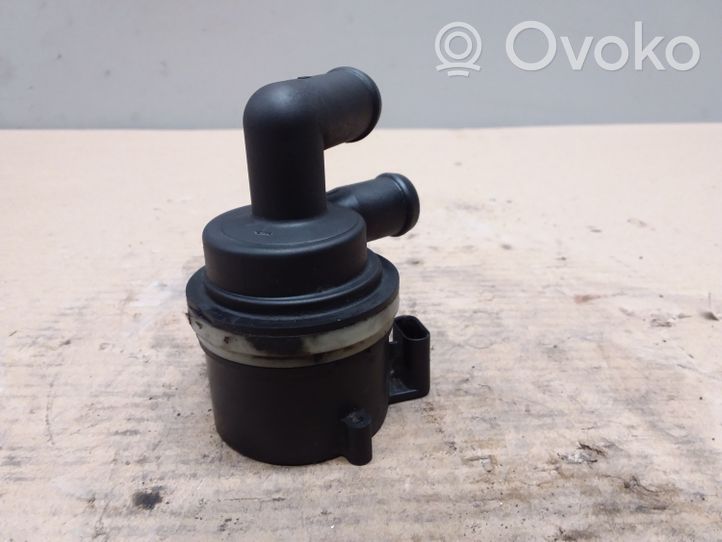 Volkswagen Touran II Pompe à eau de liquide de refroidissement 5N0965561A