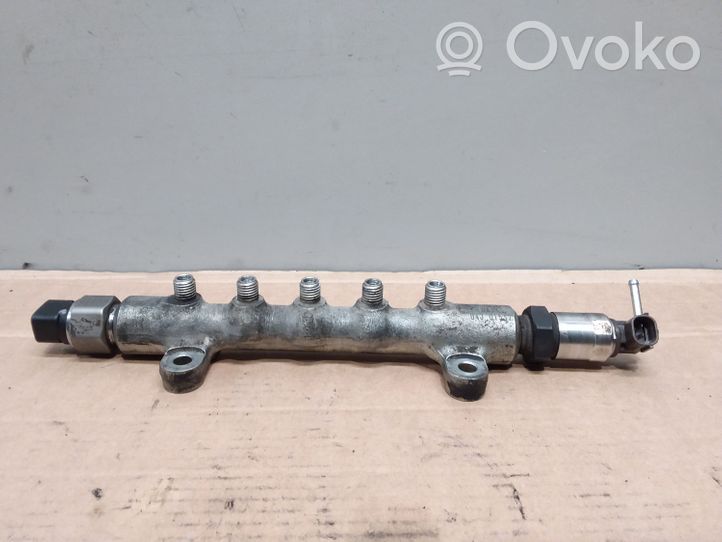 Toyota Avensis T250 Regolatore di pressione del carburante 04J01537