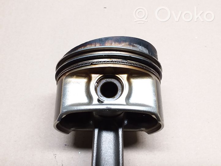 Volkswagen Golf V Piston avec bielle 021E