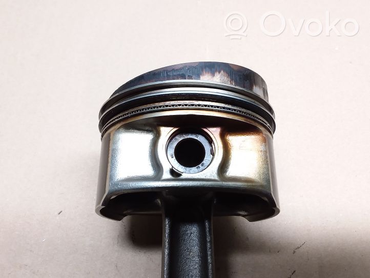 Volkswagen Golf V Piston avec bielle 021E