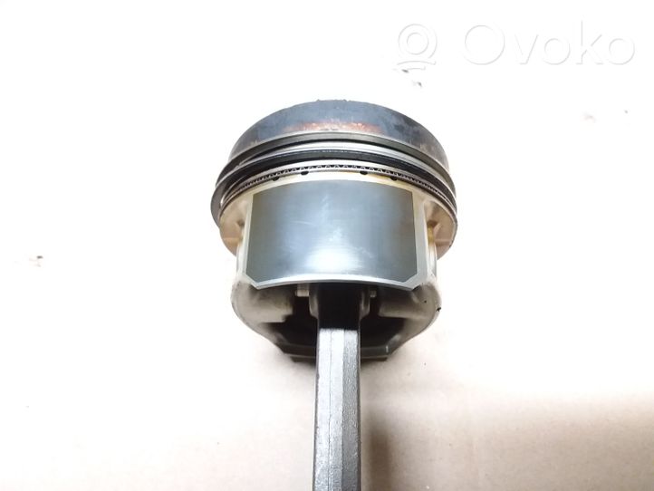 Volkswagen Golf V Piston avec bielle 021E