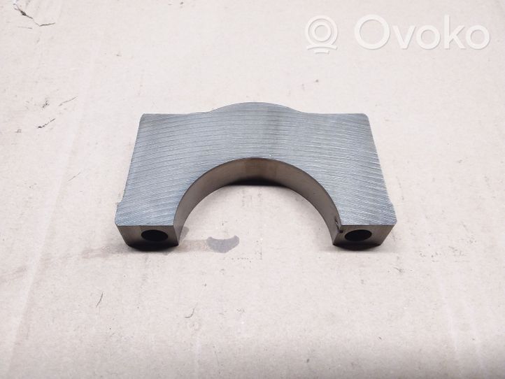 Volkswagen Golf V Supporto dell’albero motore 021AB