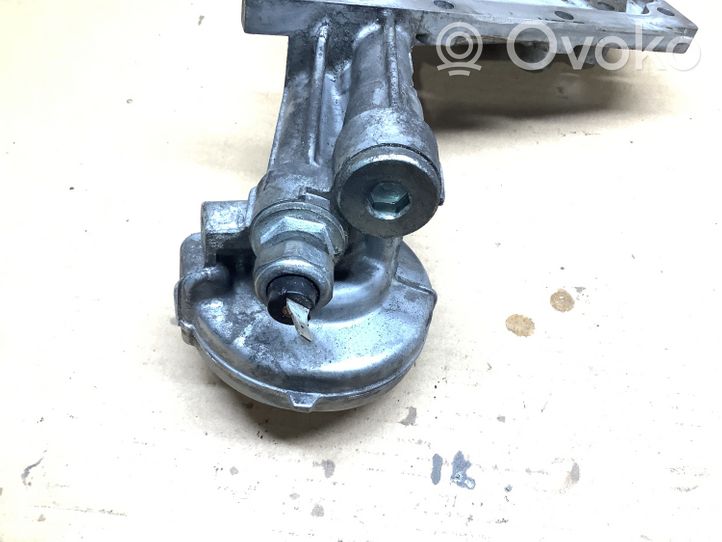 Subaru Legacy Halterung Ölfilter / Ölkühler 