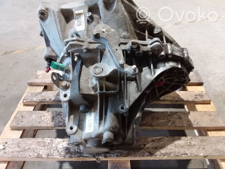 Nissan Qashqai Manuaalinen 6-portainen vaihdelaatikko 7701700558