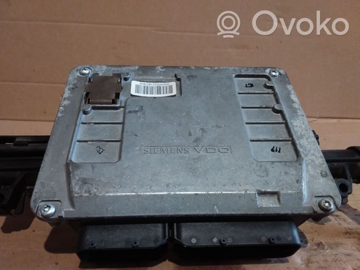 Volkswagen Polo V 6R Sterownik / Moduł ECU 06A906033JA