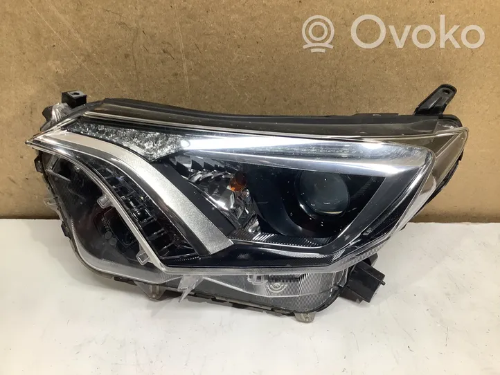 Toyota RAV 4 (XA40) Lampa przednia STANLEYW3049