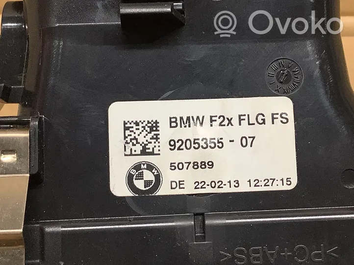 BMW 1 F20 F21 Copertura griglia di ventilazione laterale cruscotto 9205355