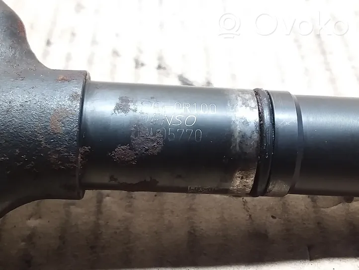 Toyota Avensis T270 Injecteur de carburant 236700R100