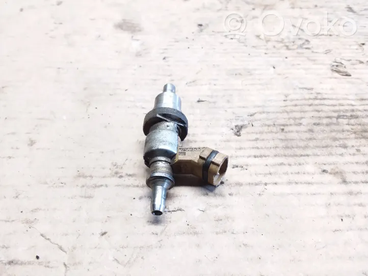 Toyota Avensis T250 Fuel injector 2371026011