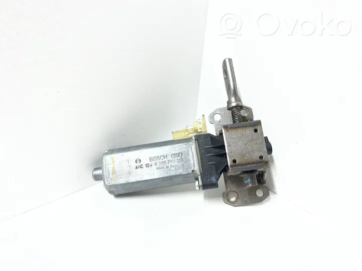 Volvo XC90 Seat adjustment motor 0390203219