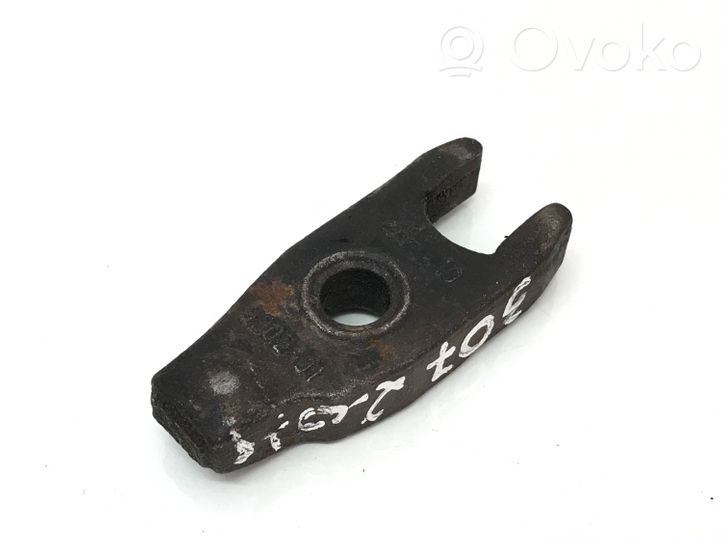 Peugeot 307 Support de pince d'injecteur de carburant 920201