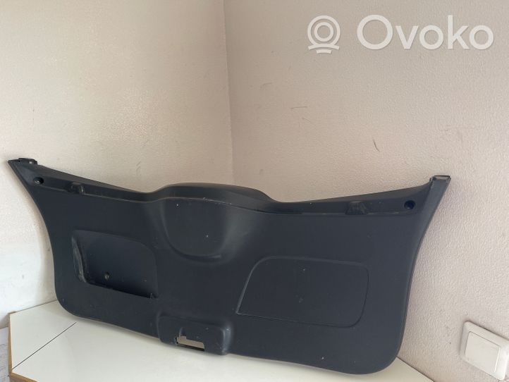 Renault Clio III Garniture de hayon 8200293811