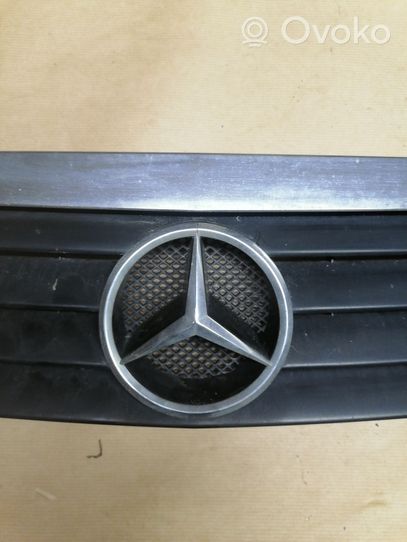 Mercedes-Benz A W169 Etusäleikkö 1688801483