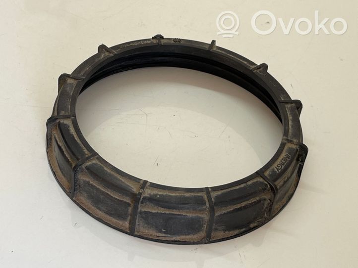 Renault Clio III Bague de verrouillage pour réservoir de carburant 09701687000