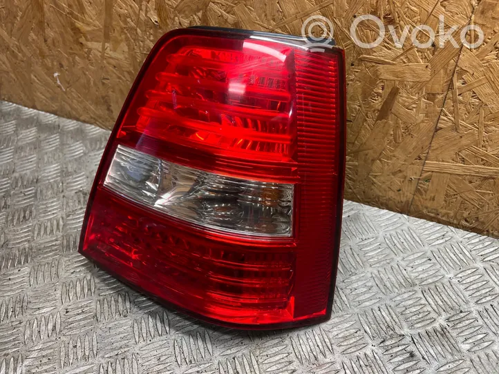 KIA Sorento Lampa tylna 9243E5