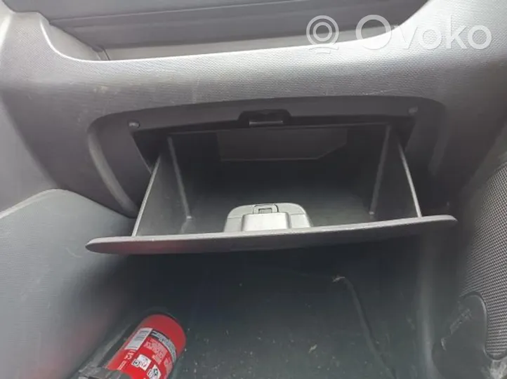 Renault Clio IV Paneelin laatikon/hyllyn pehmuste 