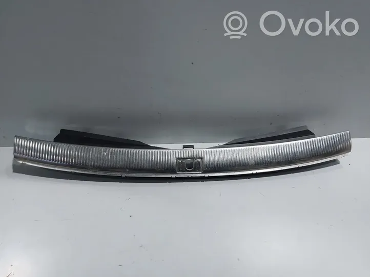 Audi Q7 4L Osłona rygla zamka klapy tylnej 4L0864483