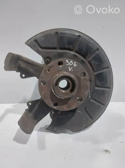 Volkswagen Jetta VI Fusée d'essieu de moyeu de la roue avant 5C0407255A