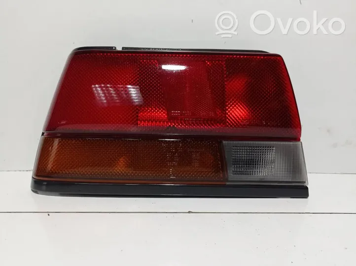 Nissan Sunny Feux arrière / postérieurs 