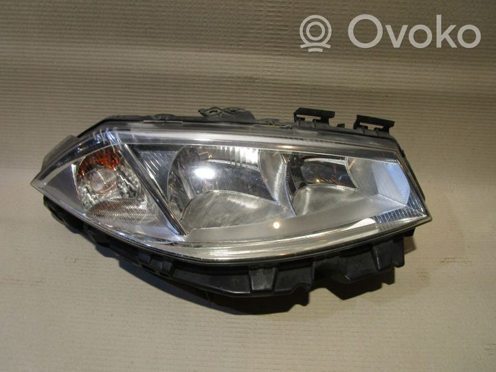 Renault Megane II Lampa przednia 